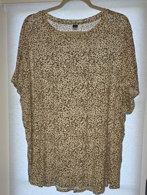 Old Navy Cream, Tan, And Brown Print Short Sleeve Tee